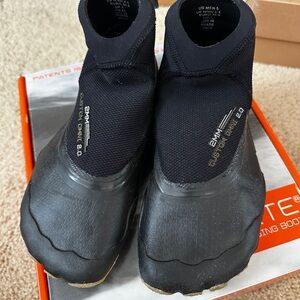 Solite custom Omni 2.0 Gum/Black 2mm Neoprene shoes